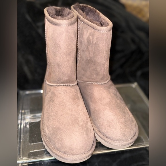 UGG Shoes - UGG Classic Short Boot In Brown New*